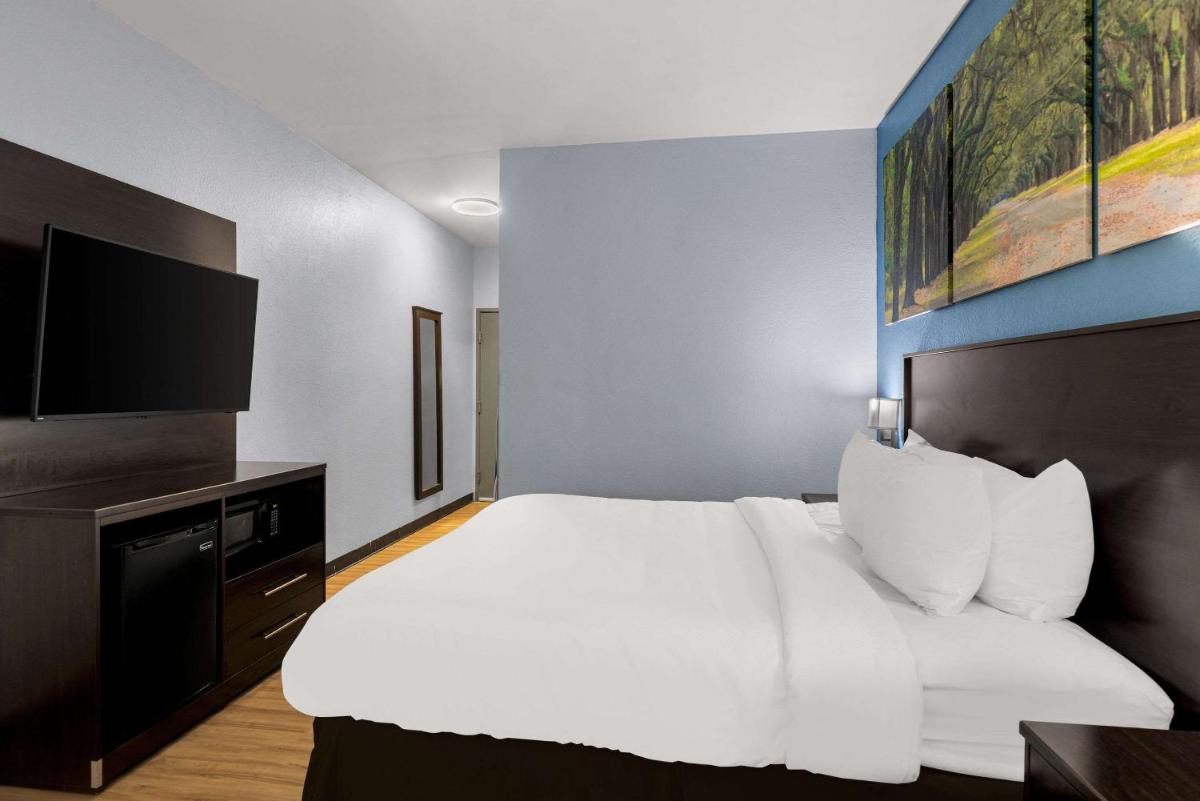 Popular attractions Area Nearby Property